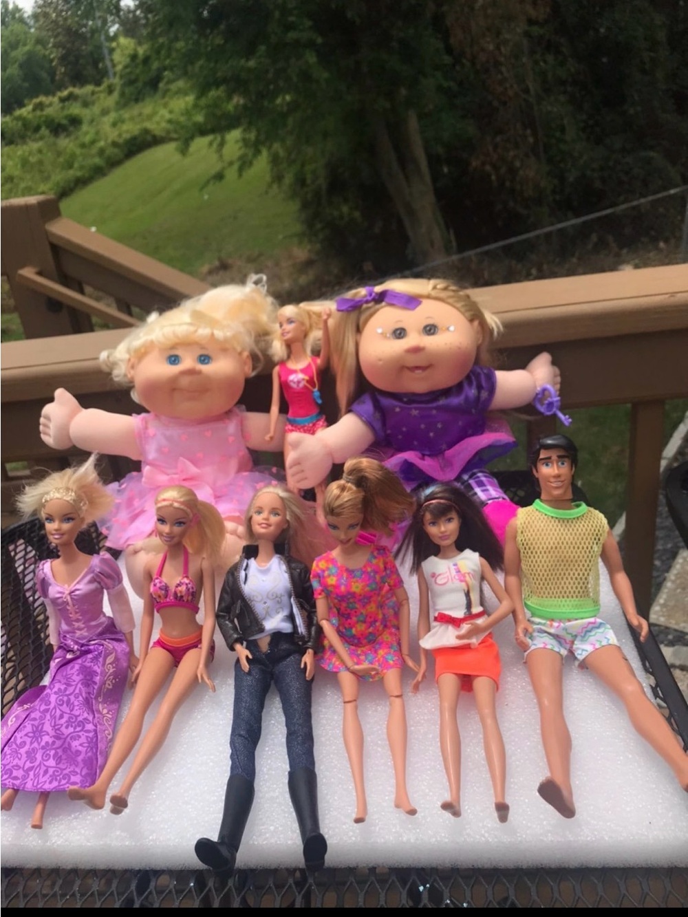 9 dolls included ken included!
They are in great condition. Dolls all have ther
